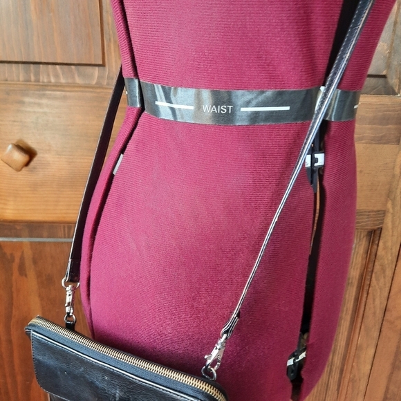 Hobo International 100% genuine leather black zipper clutch crossbody purse - Picture 5 of 16